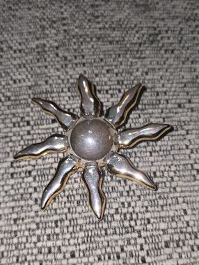 Silver Sunburst Pin Brooch/charm - Shiny Metallic Starburst